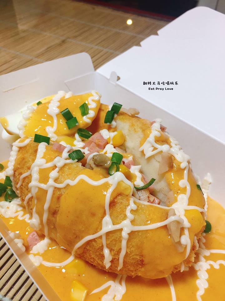 Shihlin Taiwan Street Snacks Has Just Launched The Delicious Royal Cheese Potato! - WORLD OF BUZZ
