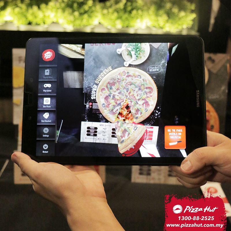 Sunway Pyramid's Pizza Hut Branch Now Has Digital Takeaway Kiosks and Robot Waiters! - WORLD OF BUZZ 6