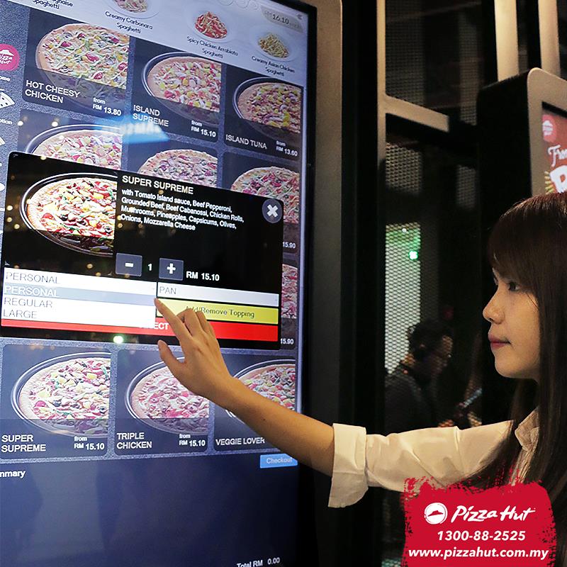 Sunway Pyramid's Pizza Hut Branch Now Has Digital Takeaway Kiosks and Robot Waiters! - WORLD OF BUZZ 8