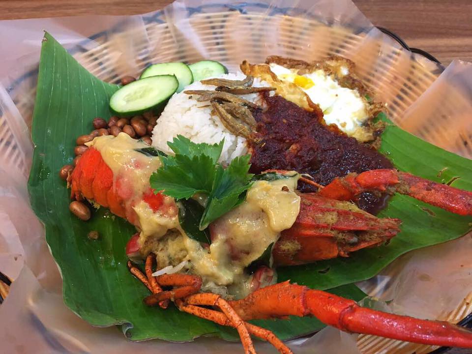 This M'sian Restaurant Offers Yummy Nasi Lemak Lobster & Crab Starting from RM20! - WORLD OF BUZZ 6