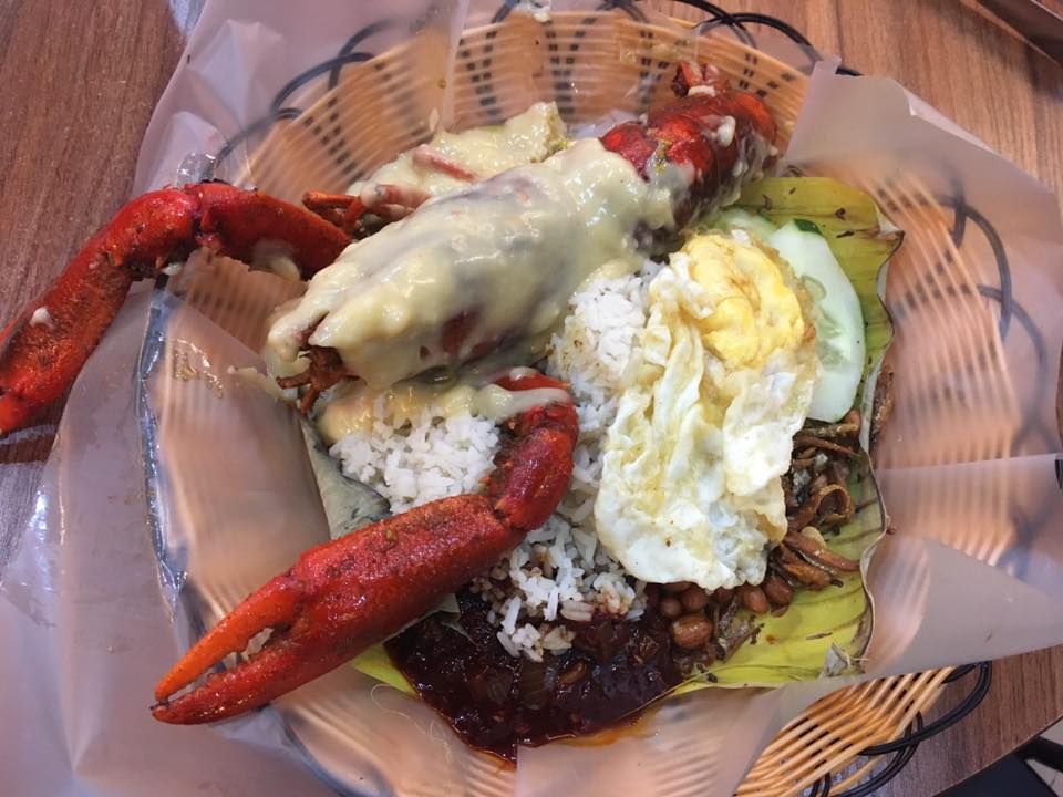 This M'sian Restaurant Offers Yummy Nasi Lemak Lobster & Crab Starting from RM20! - WORLD OF BUZZ