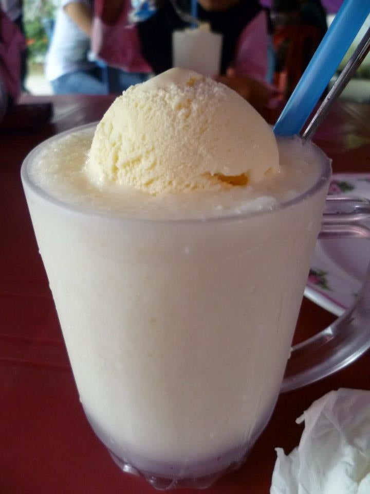This Stall In Jinjang Serves Coconut Shakes Just As Delicious As Melaka! - World Of Buzz 2