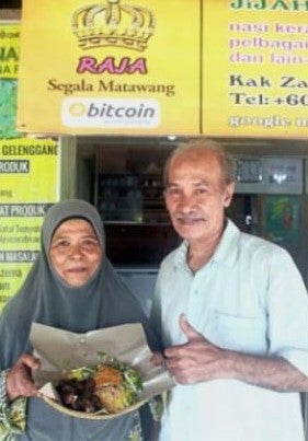 You Can Now Buy Nasi Kerabu From This Local Stall Using Bitcoin - WORLD OF BUZZ 2