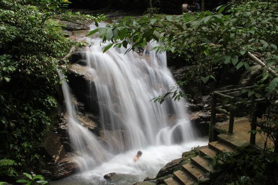 5 Most Astonishing Waterfalls In Malaysia - WORLD OF BUZZ 1