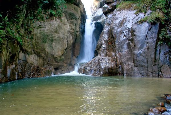 5 Most Astonishing Waterfalls In Malaysia - WORLD OF BUZZ