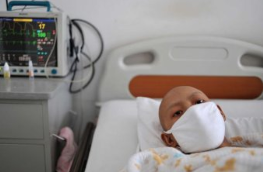 5-Year-Old Boy Discovered to Have Rare Cancer, Parents Abandon Him in Hospital - WORLD OF BUZZ 1