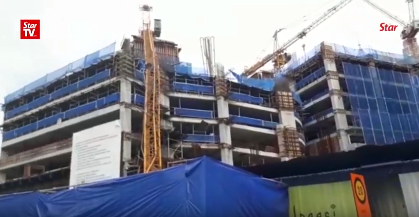 Construction Crane Suddenly Collapses And Leaves 3 People Injured - World Of Buzz 4