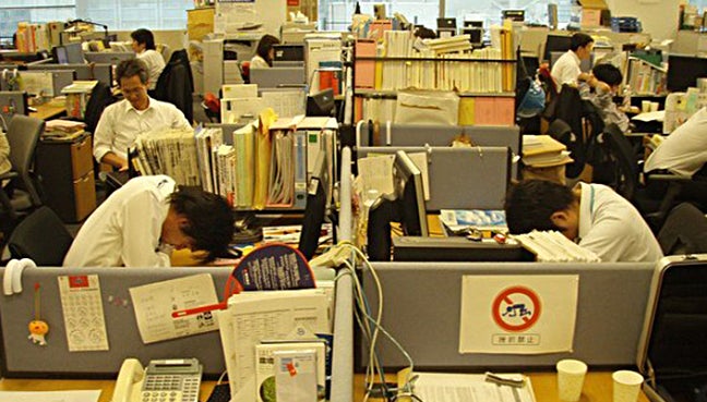 Experts Say Working Overtime Is Causing Malaysians To Go Mental And Die Early - World Of Buzz