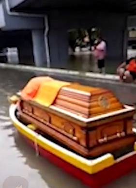 Family Forced To Use Boat To Transport Deceased Relative's Coffin Due To Penang Floods - World Of Buzz