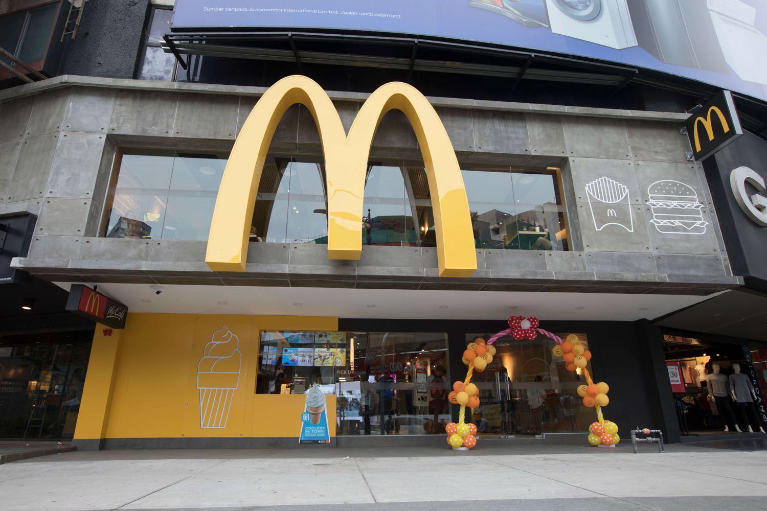 McDonald's Bukit Bintang Just Unveiled a New Modern Look and Netizens Are Lovin' It! - WORLD OF BUZZ 5
