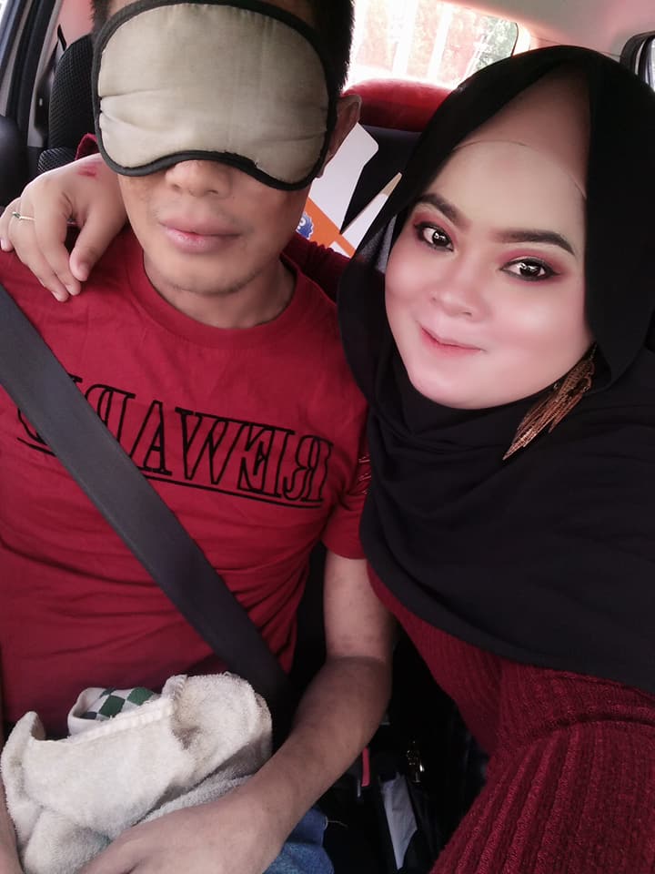 M'sian Proves That True Love Still Exists As She Stays By Sick Husband's Side - World Of Buzz 11