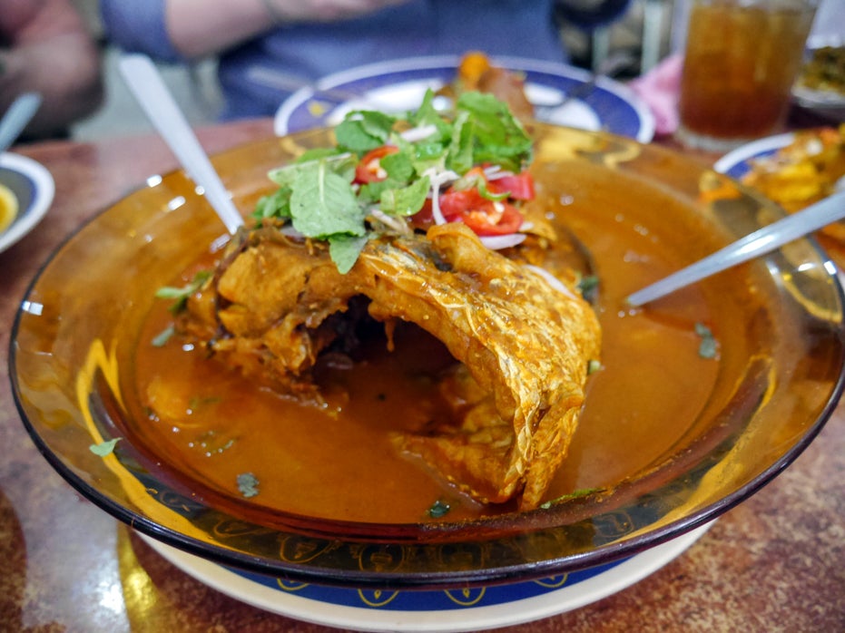 M'sian Shocked At Being Charged Rm600 For Fish Head Curry In Famous Mamak Chain - World Of Buzz 1