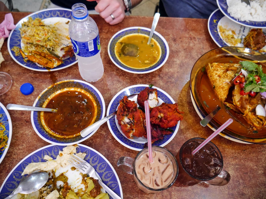 M'sian Shocked At Being Charged Rm600 For Fish Head Curry In Famous Mamak Chain - World Of Buzz 2