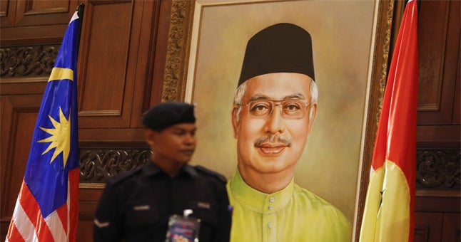 najibs portrait taken down in international expo for embarrassing malaysia world of buzz 7