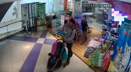 Netizens Outraged At Parents Stealing From Pet Store In Klang Right In Front Of Kids - World Of Buzz 1