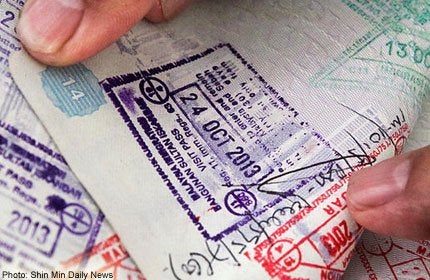 Singaporeans Advised to be Careful After Johor Immigration Officer Wrongly Stamps Passport - WORLD OF BUZZ