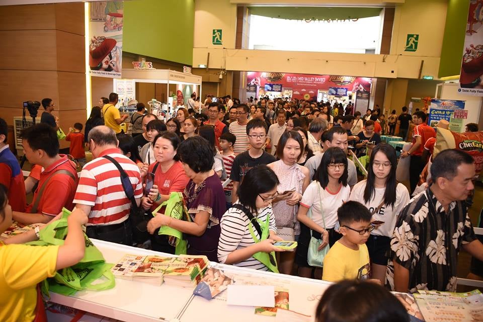 Take Your Tastebuds on a Trip at This International Food Fair in Mid Valley! - WORLD OF BUZZ 1