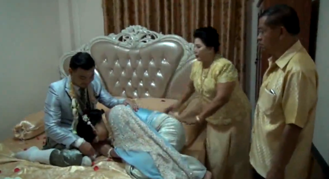 Thai Man Changes into Woman to Marry Guy of Her Dreams - WORLD OF BUZZ 5