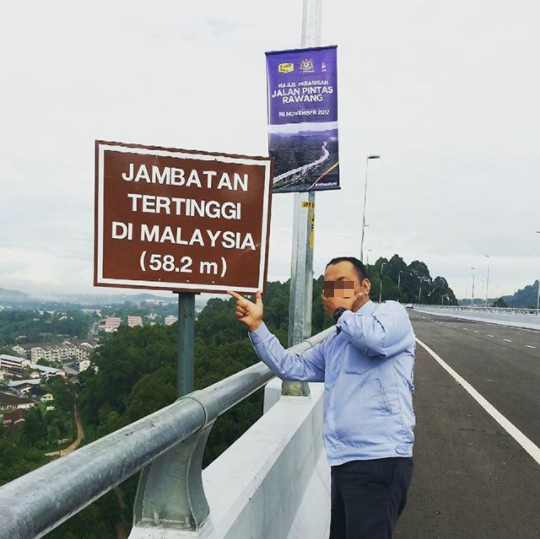 The Rawang Bypass Just Opened And M'sians Are Already Dangerously Taking Selfies On It - World Of Buzz