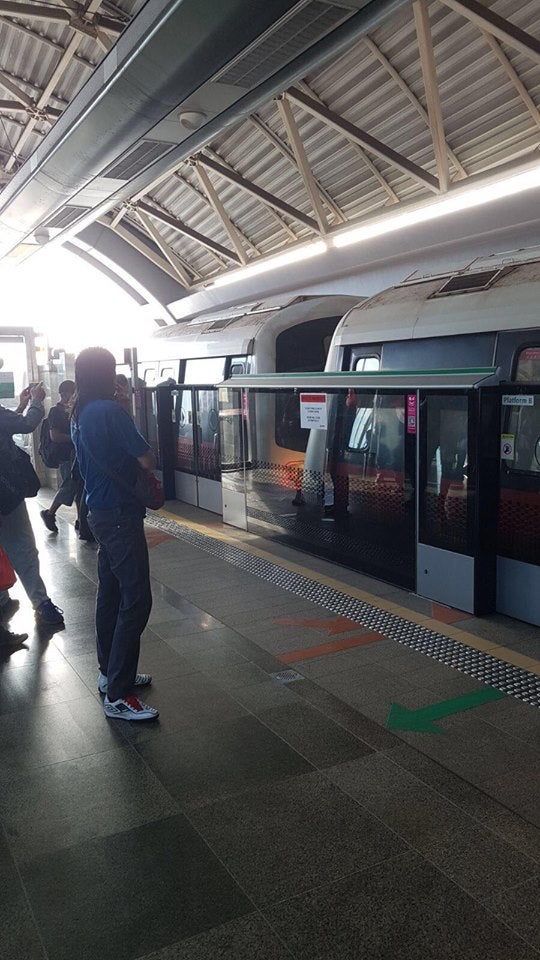 Two SMRT Trains Crashed into Each Other, 25 People Sustained Injuries - WORLD OF BUZZ 1