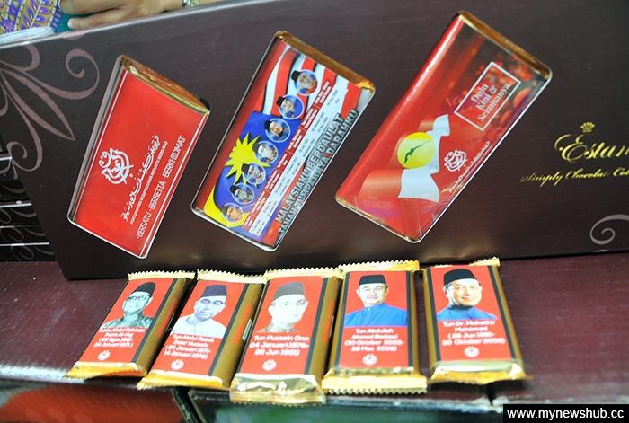 Chocolates with PM Najib's Face Best Selling Product, Costs Only RM3 - WORLD OF BUZZ 2