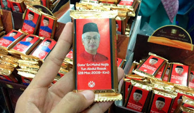 Chocolates with PM Najib's Face Best Selling Product, Costs Only RM3 - WORLD OF BUZZ