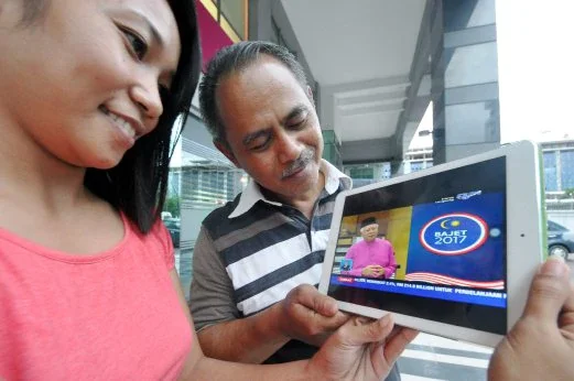 Here's What BN Has to Say About The Issue of The "Overpriced" Teacher Tablets - WORLD OF BUZZ 2