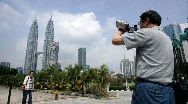 Malaysia Might Have Lost Over 300,000 Tourists in 2017 Due to Tourism Tax - WORLD OF BUZZ 2