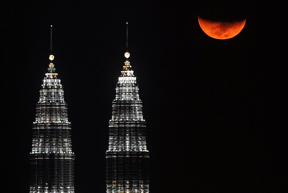 Malaysians Can Witness 2 Supermoons Happening in January 2018! - WORLD OF BUZZ 3