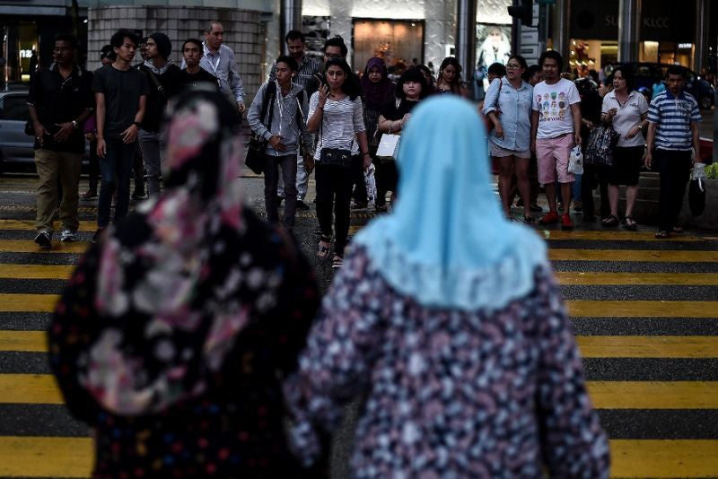 Many M'sians Will Still Be Earning Less Than RM4K a Month by 2020 According to The World Bank - WORLD OF BUZZ 1