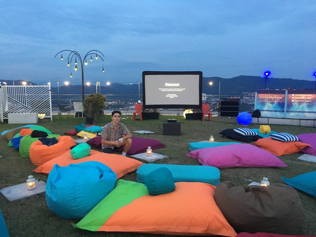 M'sians Can Watch Classic Christmas Movies Under The Stars This December! - WORLD OF BUZZ 2