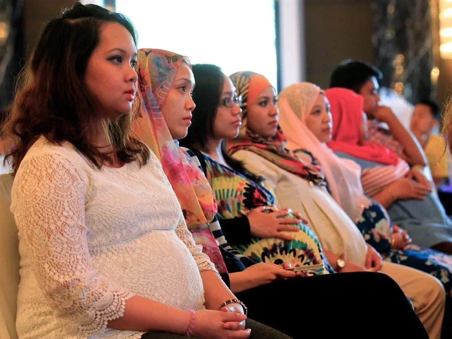 Pregnant M'sians Can Sue Bosses Who Don't Approve 90 Days Maternity Leave - WORLD OF BUZZ 1