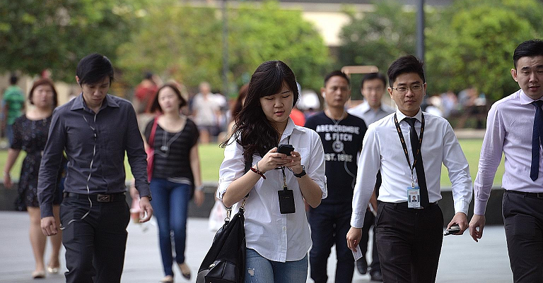 Survey Shows Almost Half of M'sians Employees Look Forward to Going to Work - WORLD OF BUZZ 4