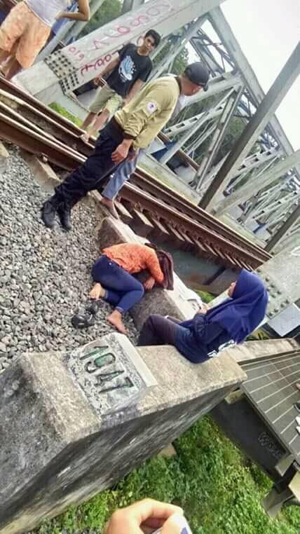 Teen Absorbed With Taking Selfie On Railway Tracks Gets Hit By Train, Suffers Severe Injuries - World Of Buzz 2