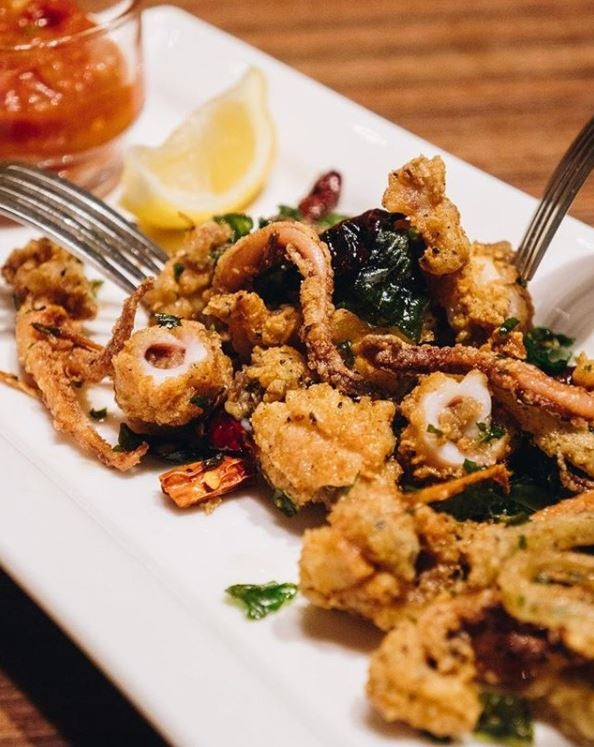 This Restaurant Offers Oysters, Crab, and Lobsters with a Twist and Malaysians Are Drooling - WORLD OF BUZZ