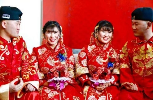 Two Pairs Of Identical Twins Marry In Epic Double Wedding, Ready For Lifetime Confusion - World Of Buzz
