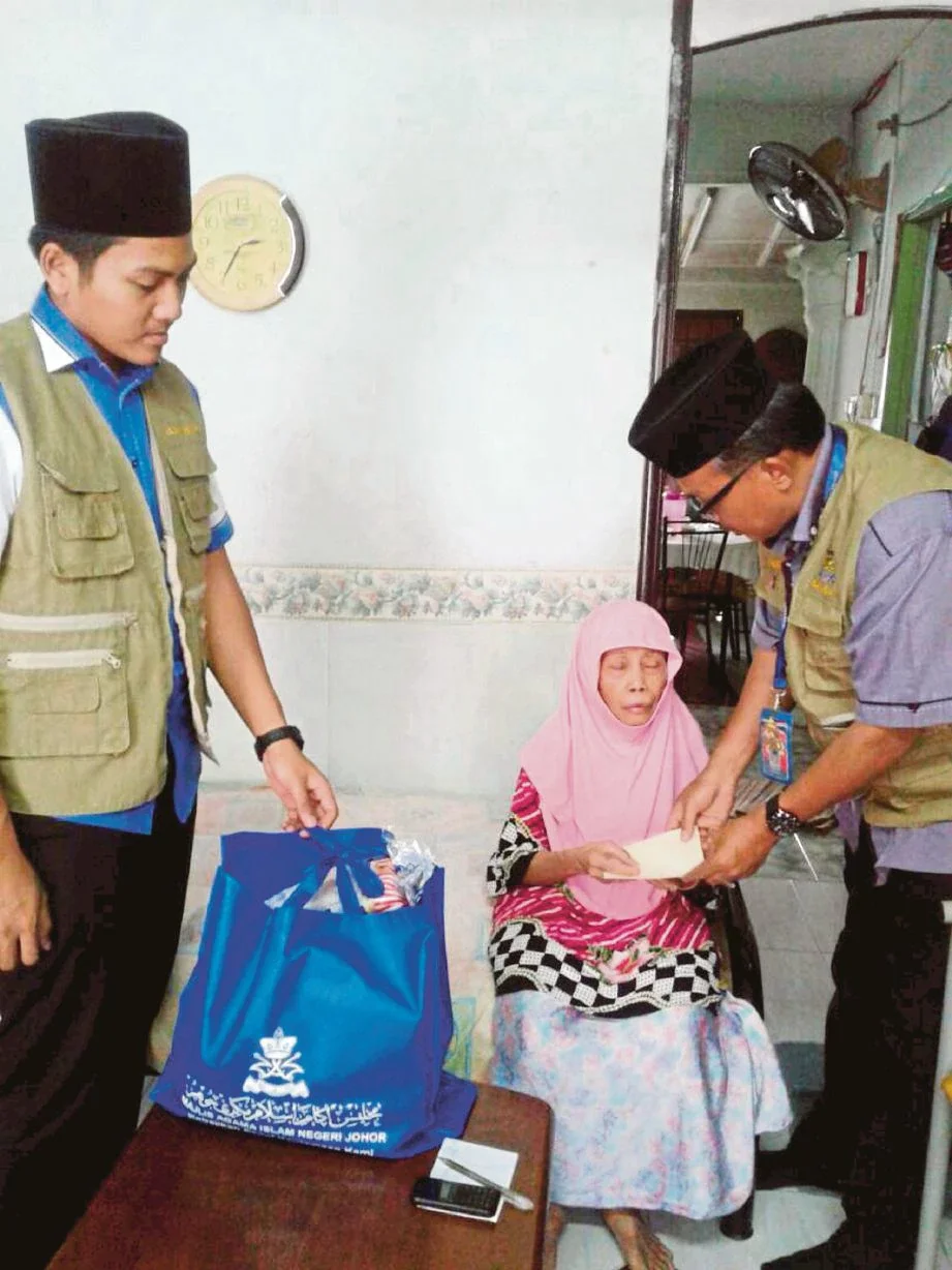 70Yo M'sian Suffers From Blindness After Using - World Of Buzz