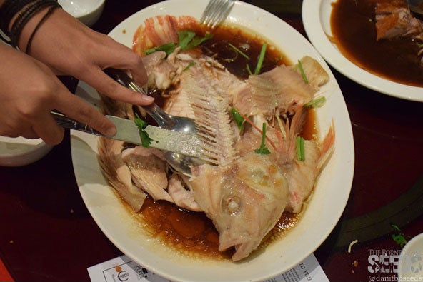 8 CNY Reunion Dinner Etiquette All Malaysians Must Know - WORLD OF BUZZ 5