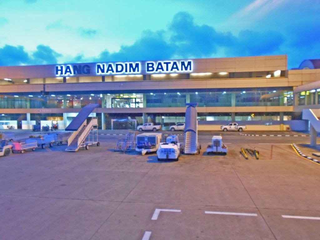 Bandara Internasional Hang Nadim in Night