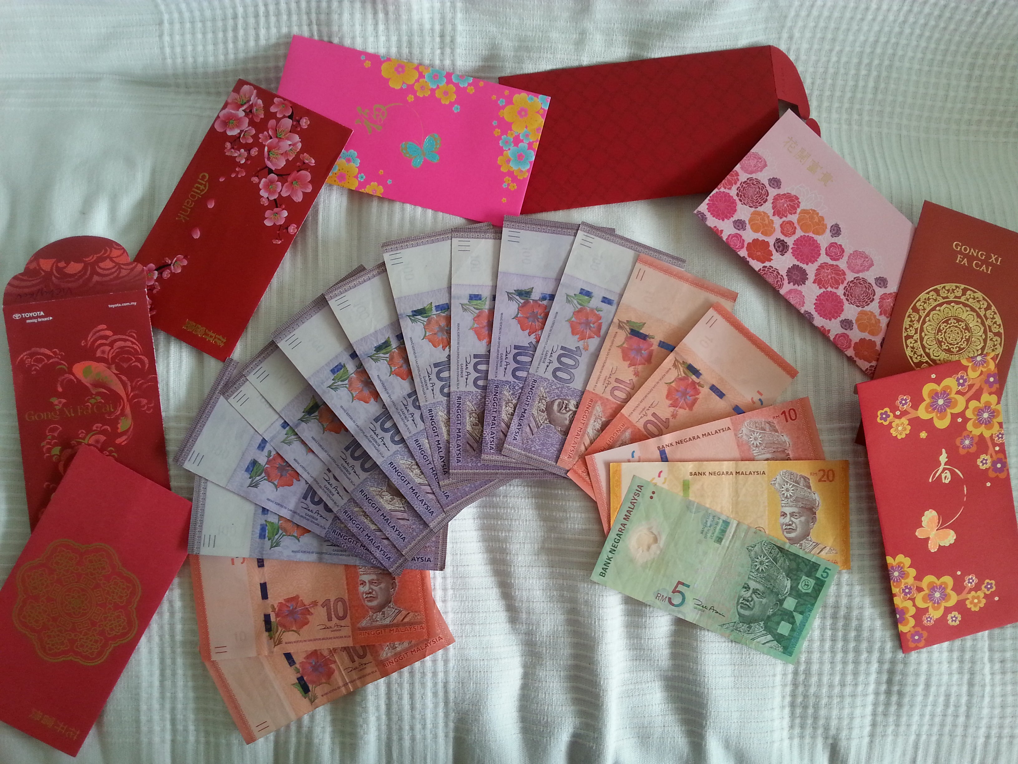 A Malaysian's Guide to CNY 'Ang Pows' and How Much They Should Be Giving - WORLD OF BUZZ 3