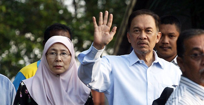 Anwar Ibrahim Will Be Released From Prison Early On 8Th June 2018 - World Of Buzz 2