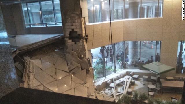 Ceiling Suddenly Collapses Onto Crowded Lobby Inside Jakarta Stock Exchange Tower - WORLD OF BUZZ 5