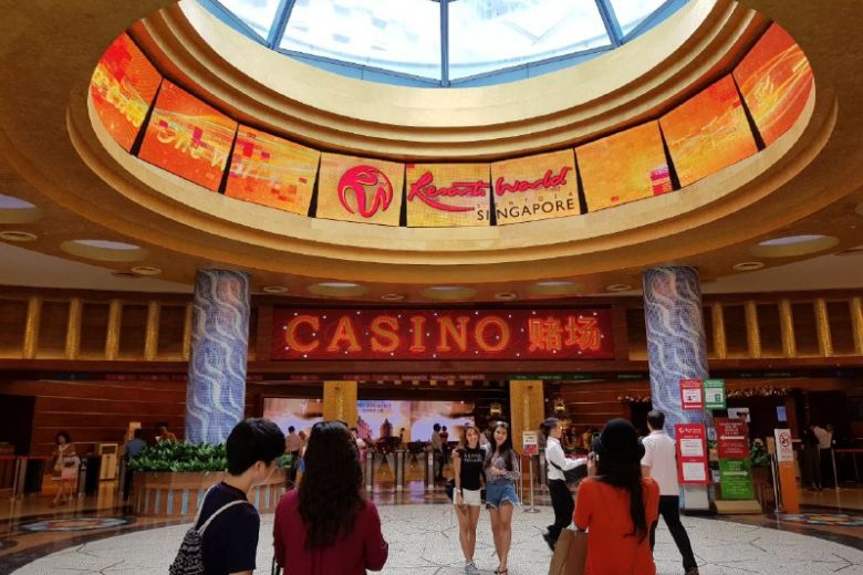 Ceiling Unexpectedly Collapses at Resorts World Sentosa, 4 Injured - WORLD OF BUZZ 3