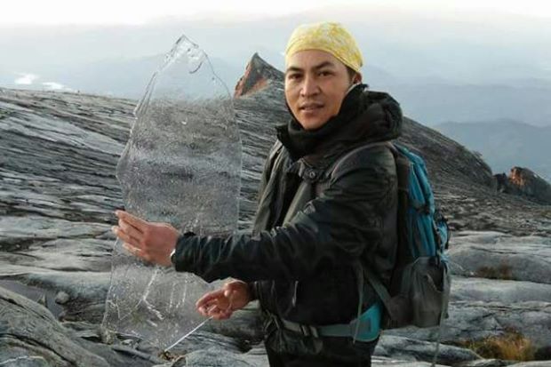 Cold Weather in M'sia Causes Water to Freeze into Ice on Mount Kinabalu - WORLD OF BUZZ 2