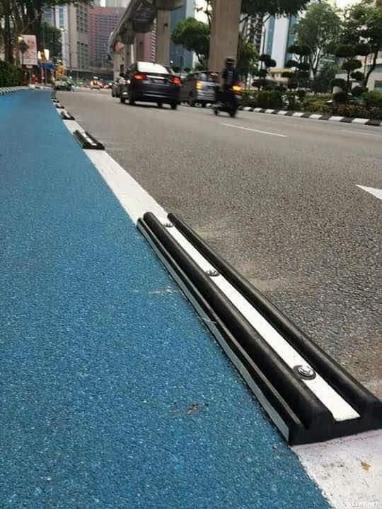 DBKL Take Down Dangerous Bicycle Lane Separators From Roads After Motorists Sustain Injuries - WORLD OF BUZZ 1