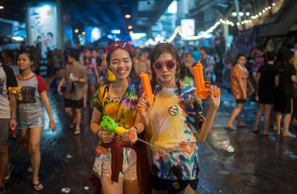 If You Have Not Been to Songkran, Here's Why You MUST Do it This 2018! - WORLD OF BUZZ 3
