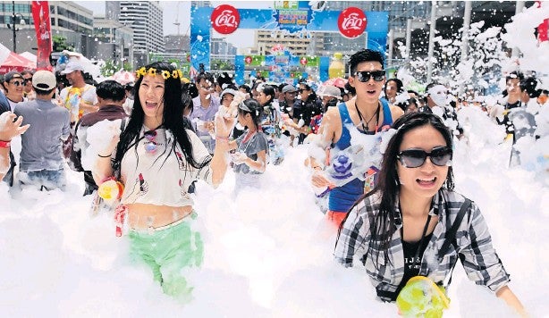 If You Have Not Been to Songkran, Here's Why You MUST Do it This 2018! - WORLD OF BUZZ 7