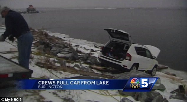 Man Blindly Follows Waze's Directions, Ends Up Driving Car Into Lake - WORLD OF BUZZ 1