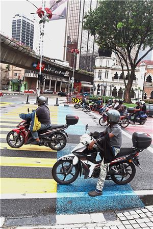 M'sian Cyclist Laments Condition Of Kl New Bicycle Lane As People Misuse It - World Of Buzz 6