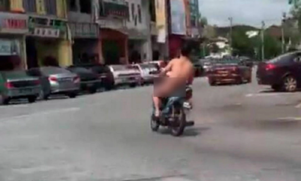 Naked Man Casually Riding Motorcycle In Teluk Intan Detained By Police - World Of Buzz 1